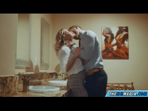 ❤️ ໃນເວລາທີ່ຜິວເນື້ອສີຂາວ busty seduces ທ່ານຢູ່ໃນຫ້ອງນ້ໍາສາທາລະນະ ☑ ວິດີໂອການຮ່ວມເພດ ຢູ່ພວກເຮົາ